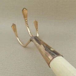 Cultivateur 3 Dents En Cuivre Modèle Taurus - Gamme PKS Bronze -Promesse de fleurs Magasin Cultivateur 3 dents en cuivre modele Taurus Gamme Schauberger 99230 4